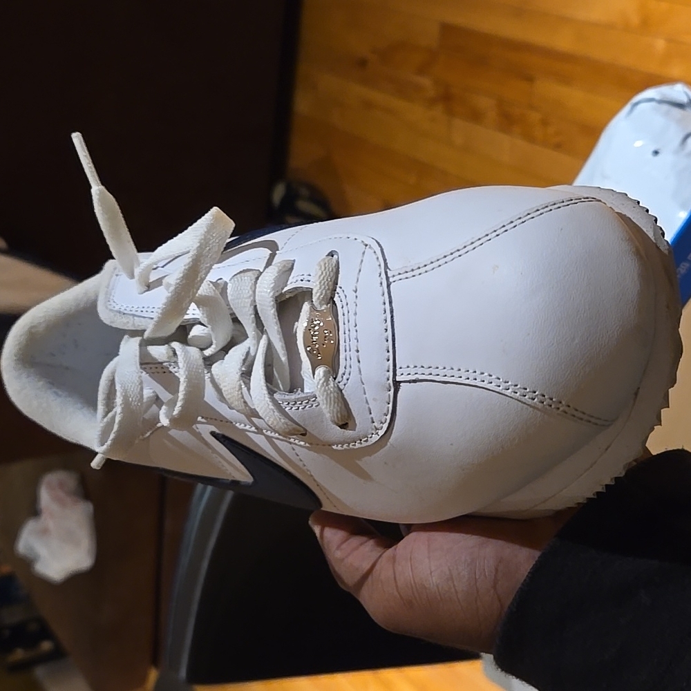 Used nikes - Picture 2 of 4
